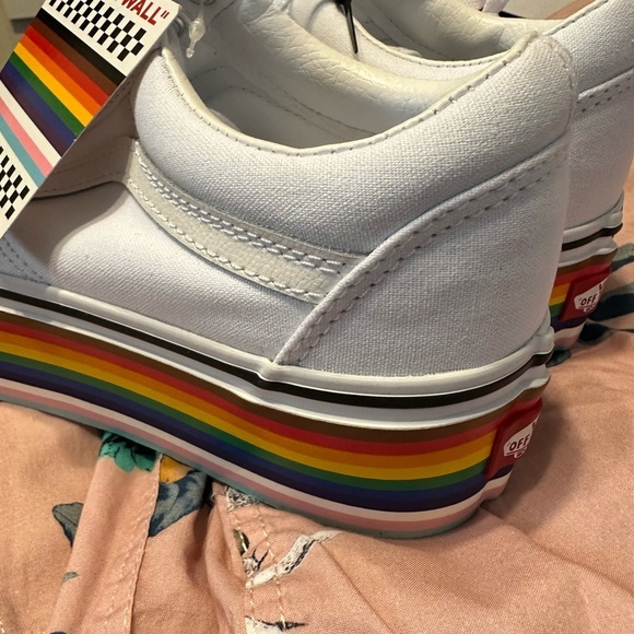 #38❤️ BNWT VANS PRIDE PLATFORM SNEAKERS - Picture 6 of 8